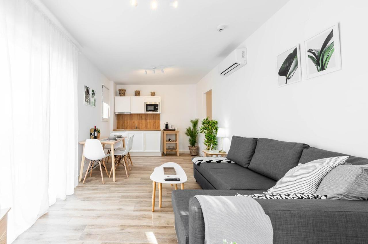 Apartamentos Toboso Plaza Nerja Exterior foto 3D interior visualization