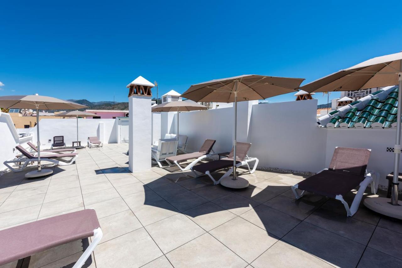Apartamentos Toboso Plaza Nerja Exterior foto Rooftop pool at the Hotel